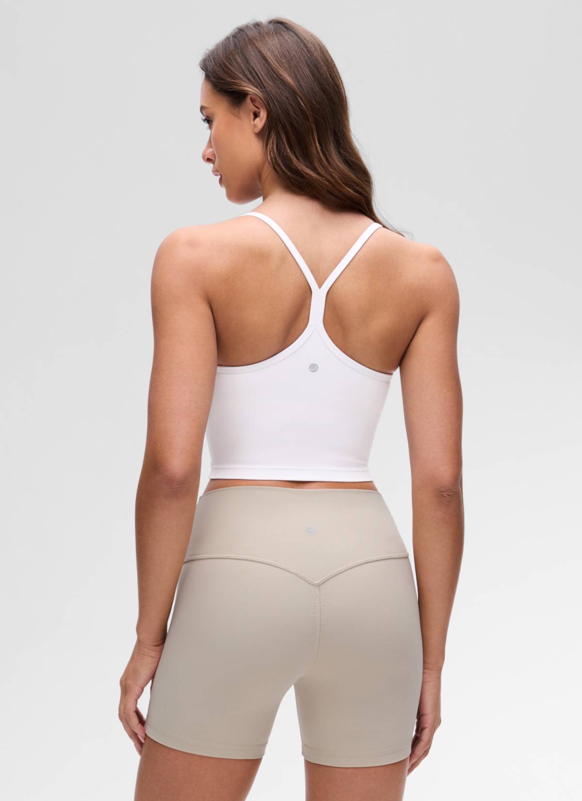 CRZ YOGA Womens Butterluxe Y Back Longline Sports Bras Crop Tank Top לבן