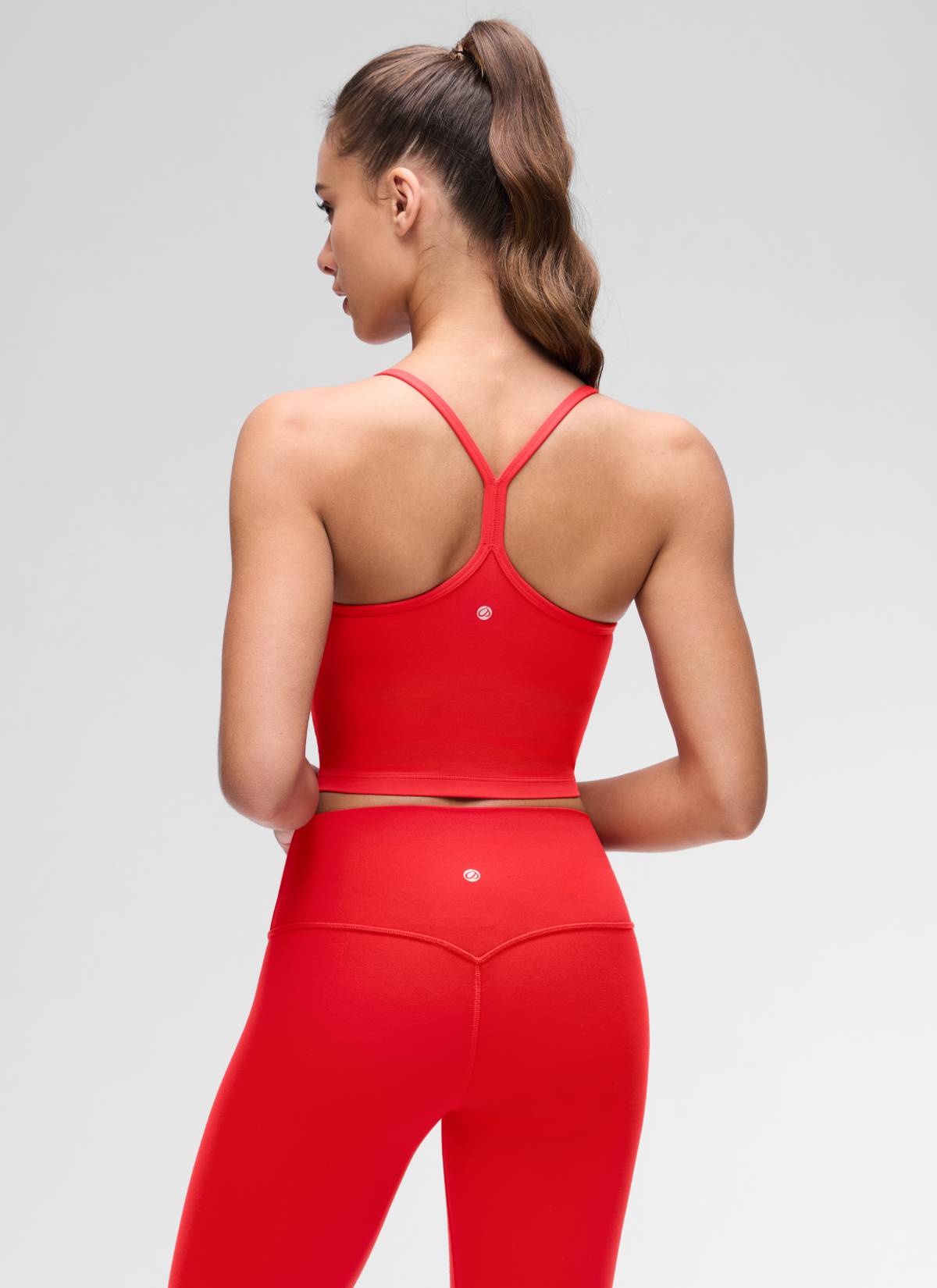 CRZ YOGA Womens Butterluxe Y Back Longline Sports Bras Crop Tank Top אדום עמוק