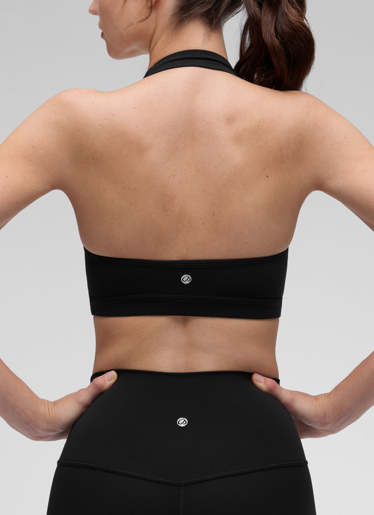 CRZ YOGA Womens Yoga Scoop Neck Padded Open Back Sports Bras Black @model_info:Kerr