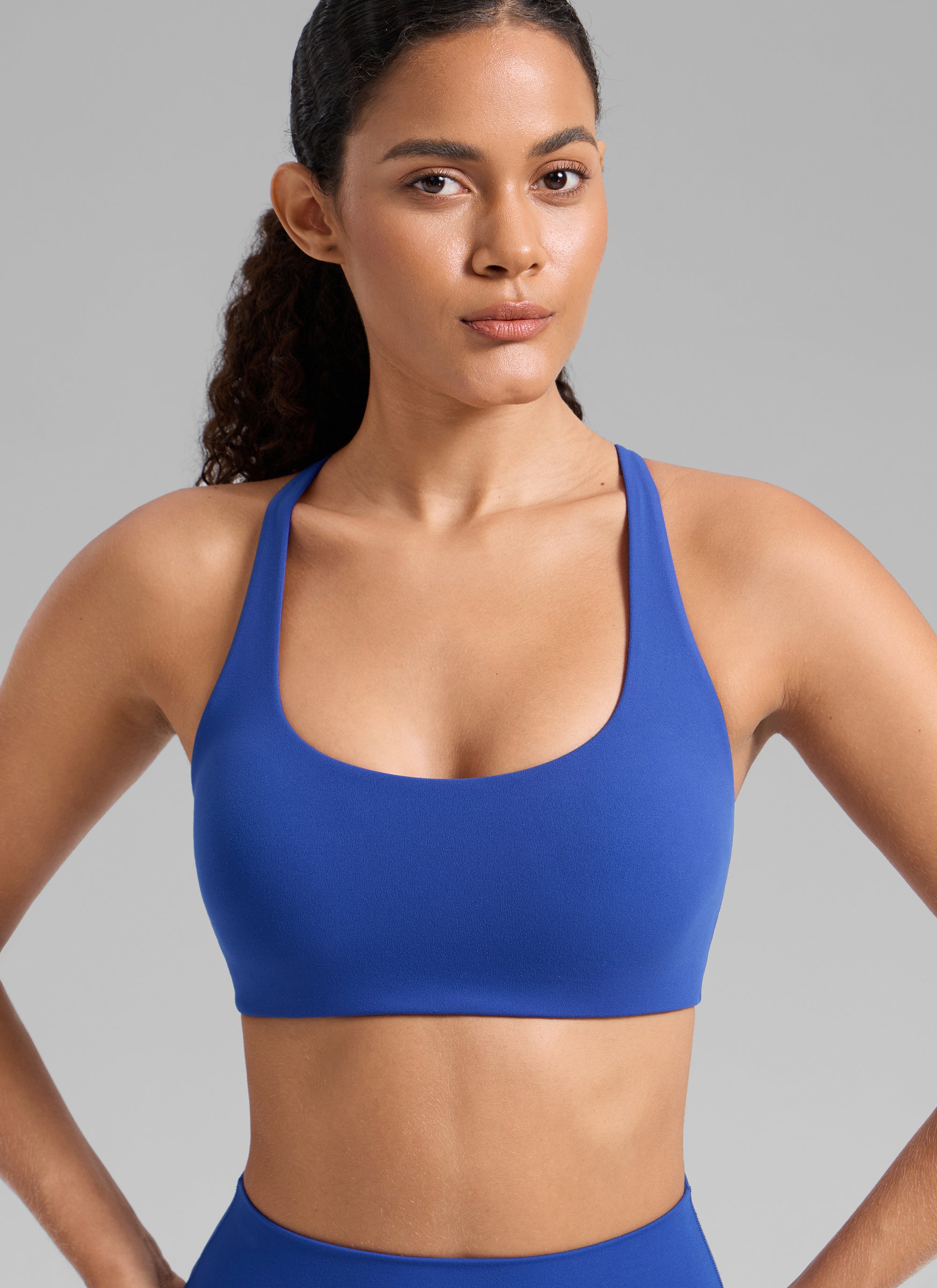 CRZ YOGA Women's Butterlift Workout Cross Back Built in Bra Sports Bra Waves Blue @model_info:Gabi