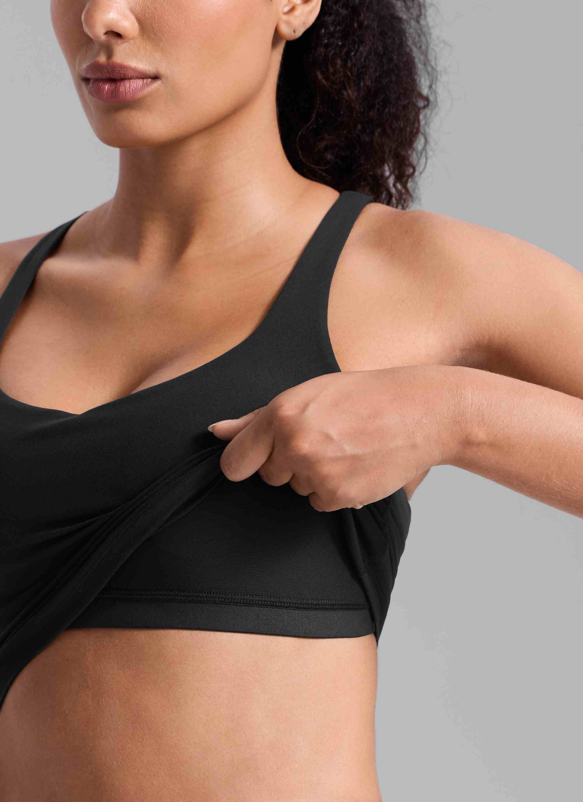 CRZ YOGA Women's Butterlift Workout V Neck Racerback Built in Bra Tank Black