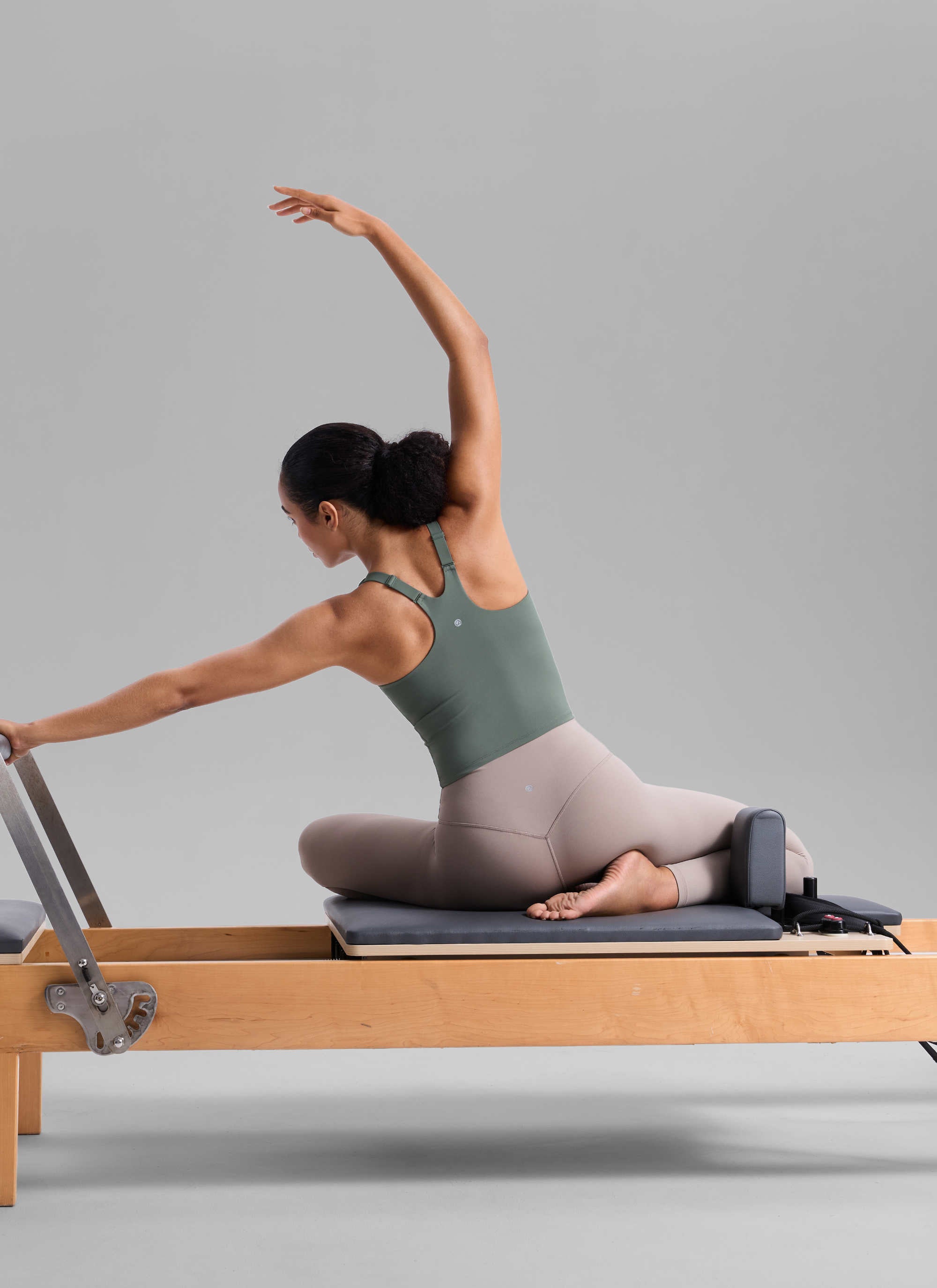 CRZ YOGA Women's Butterlift Workout V Neck Racerback Built in Bra Tank Grey Sage