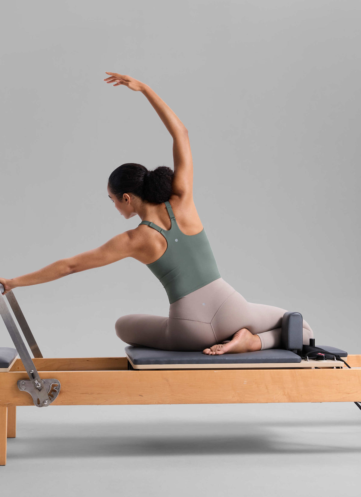 CRZ YOGA Women's Butterlift Workout V Neck Racerback Built in Bra Tank Grey Sage @model_info:Nicole