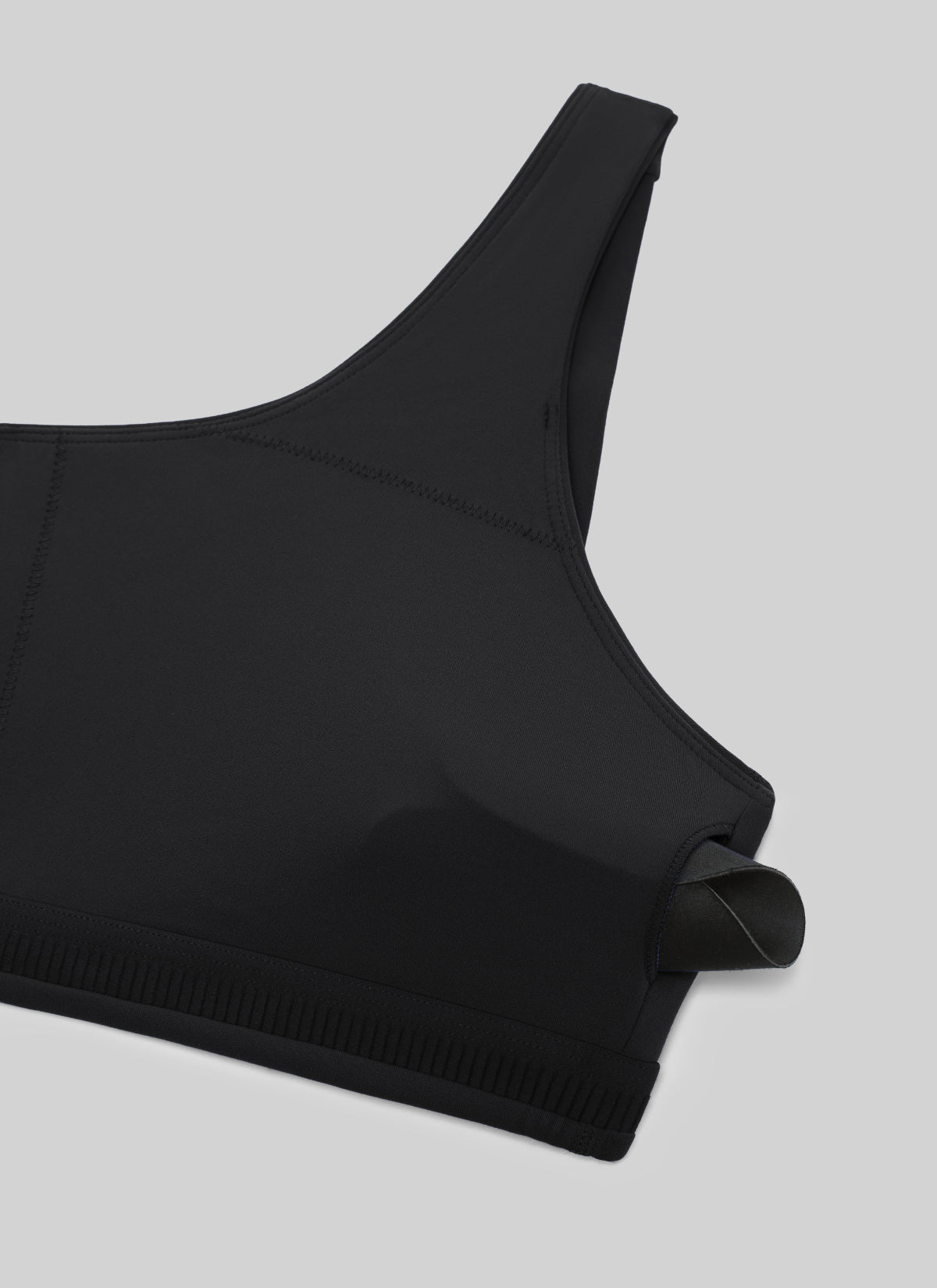 חזיית ספורט יוגה Butterlift® לנשים עם רצועות א-סימטריות, תמיכה בינונית, בצבע שחור