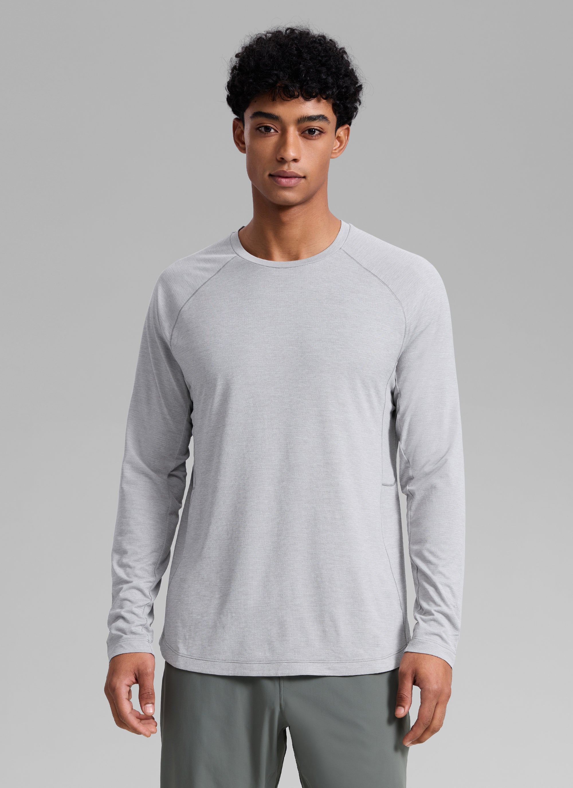 CRZ YOGA Men's Train Slim Fit Lightweight Rounded Scallop Long Sleeves Light Gray Heather
