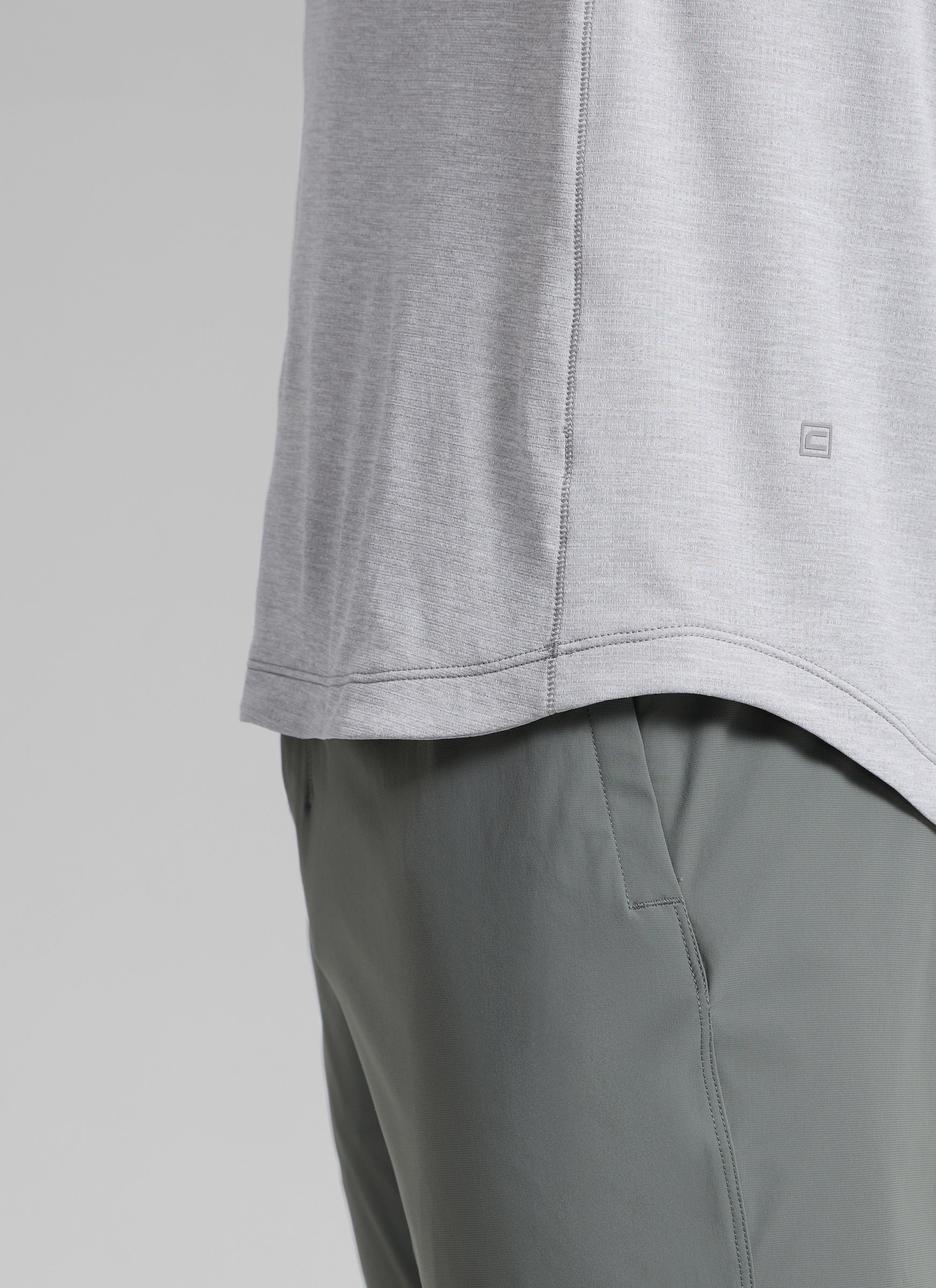 CRZ YOGA Men's Train Slim Fit Lightweight Rounded Scallop Long Sleeves Light Gray Heather