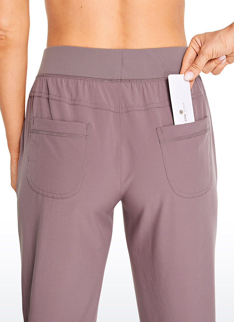 Feathery Fit Drawstring Jogger עם כיסים 27.5 '' - חגורה שטוחה