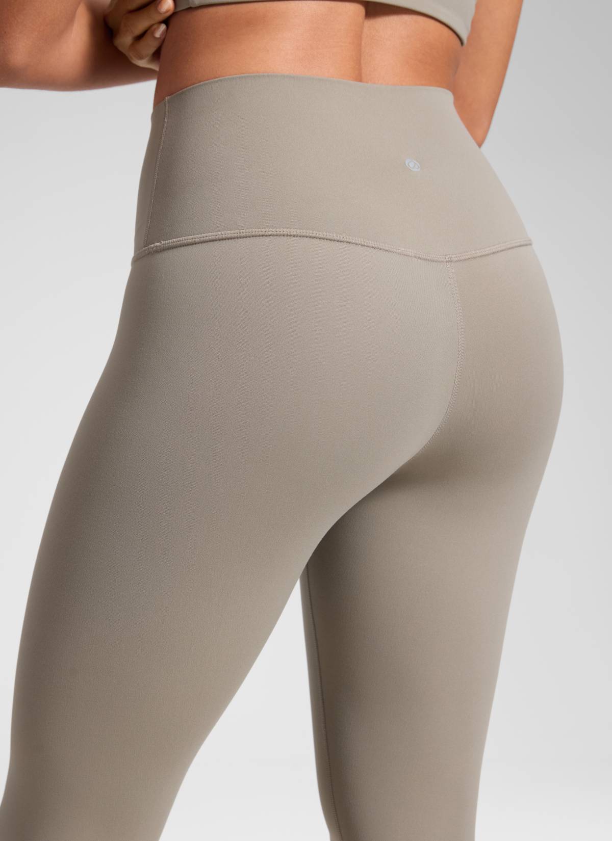 טייץ יוגה Butterluxe בגזרה גבוהה לנשים של CRZ YOGA, לפנאי ויוגה, 64 ס"מ, אפור אפר חם
