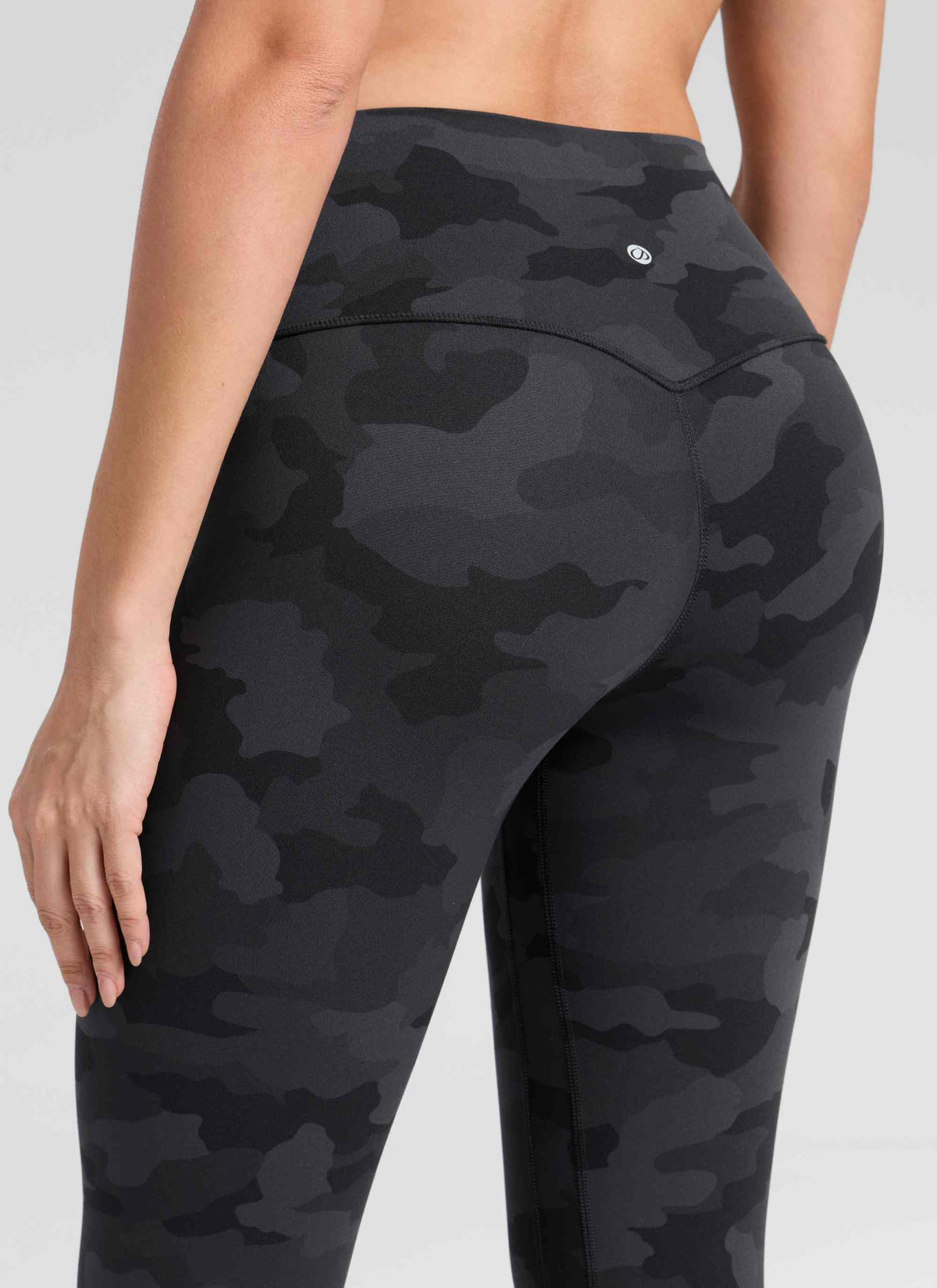 CRZ YOGA Women's Workout High Rise Butterlift Yoga Leggings 25'' Dark Grey Camouflage 2 @model_info:Bruna
