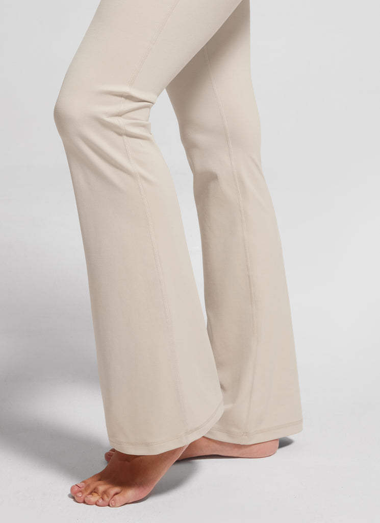 CRZ YOGA Women's Butterluxe High Waist Flare Leg Bootcut Leggings 32" Mojave Tan
