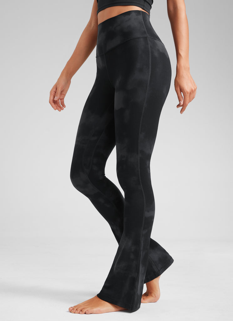 CRZ YOGA Women  Butterluxe High Waist Pockets Mini Flared Leggings 32" Olive Green