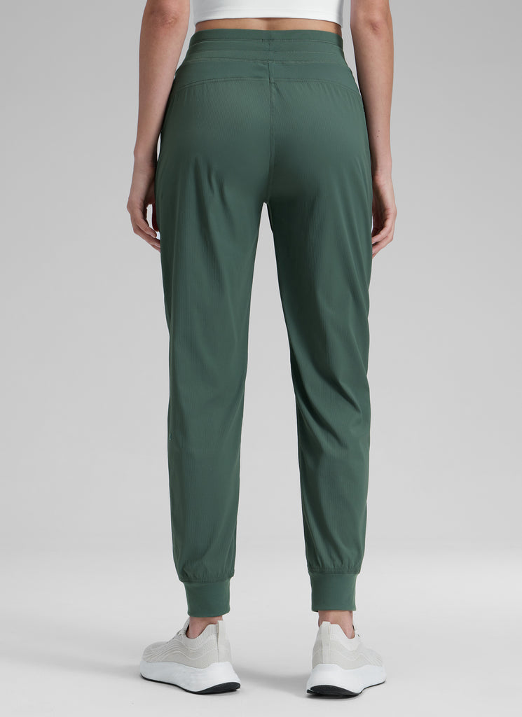 CRZ YOGA Women's Travel Classic Fit Striped Joggers 28'' Ruched Melanite